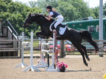 Katherine Wright wins the Horseware Bronze League Qualifier at Crofton Manor Equestrian Centre